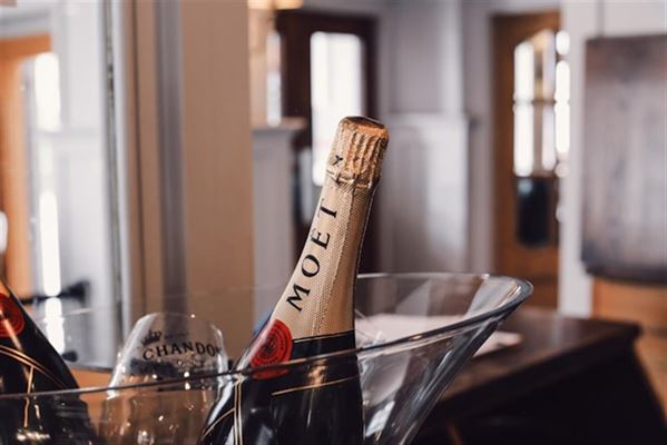 Smagfuld luksus: Et dybtgående kig på Moët Champagne